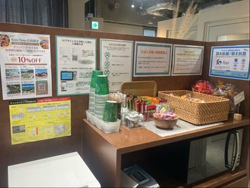 バラエティーに富んだお菓子・各種スープが無料でお召し上がりいただけます。 - SoloTime 溝の口 ROOM MK08（1名用完全個室）の室内の写真