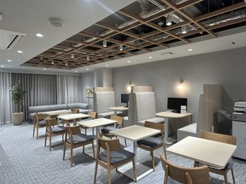 SoloTime 京都 MEETING ROOM 01（6名用完全個室）の室内の写真