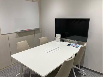 【四条駅徒歩30秒】SoloTime京都 MEETING ROOM 02/4名収容/Wi-Fi・電源・モニター・ホワイトボード有 - SoloTime 京都