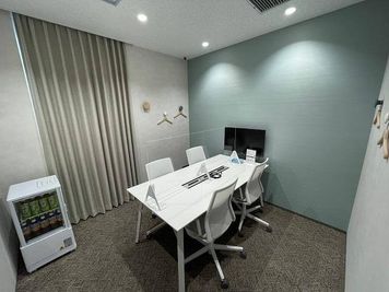 【蒲田駅徒歩1分】SoloTime蒲田 MEETING ROOM/4名収容/ Wi-Fi・電源・モニター・ホワイトボード完備 - SoloTime 蒲田