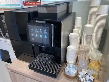 コーヒー・カフェラテ・抹茶ラテ！お店レベルの味を無料でご提供 ♪♪ - SoloTime 蒲田 ROOM KK03（1名用完全個室）の室内の写真