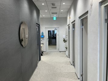 SoloTime 海老名 ROOM EK12（1名用完全個室）の室内の写真