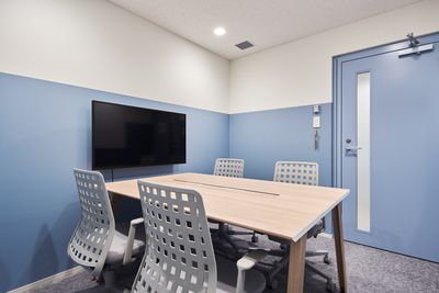 SoloTime 横浜西口 MEETING ROOM 03（4名用完全個室）の室内の写真