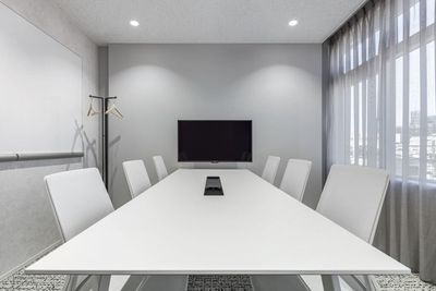 SoloTime たまプラーザ MEETING ROOM（6名用完全個室）の室内の写真