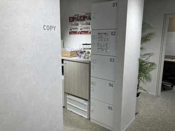 SoloTime たまプラーザ MEETING ROOM（6名用完全個室）の室内の写真