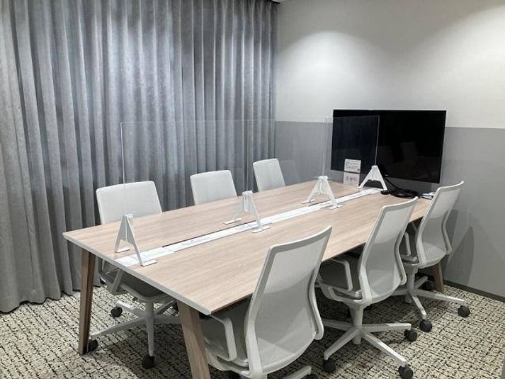 SoloTime あざみ野 MEETING ROOM （6名用完全個室）の室内の写真