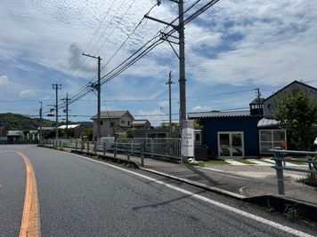 兵庫県道724号沿いにあり、ノボリなどでの視覚的な訴求もばっちりです。 - ザッパ村コンテナ コンテナスペースＡのその他の写真