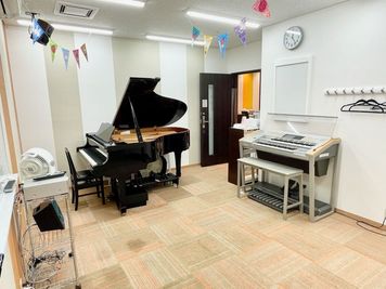 ヤマハミュージック直営教室！広い部屋でグランドピアノ・エレクトーンの個人練習をしたい方に最適！他管・弦楽器の練習もOK♪ - イオンスタイル松山