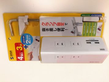 電源分岐と延長コード多数あります - 立地抜群。渋谷駅徒歩1分の会議室 風通しの良し。渋谷エリア1１月２位の設備の写真