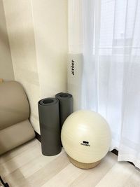 「ストレッチポール」「ヨガマット」「バランスボール」 - SHISHINJUKU Pilates studio２ 西新宿で一番駅チカ　最安最高品質な”マシン”ピラティススタジオの設備の写真