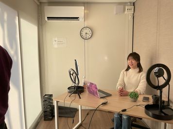 【利用事例の紹介】
撮影機材などご持参いただき、動画撮影の用途でご利用いただきました！
※写真はイメージです。 レイアウトなど実際と異なる場合があります。
 - U-SPACE　  沖縄店 Workのその他の写真