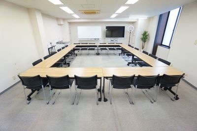 【スカイラークビル8階貸会議室】 スカイラークビル8階貸会議室の室内の写真