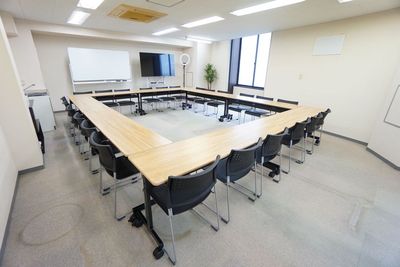 【スカイラークビル8階貸会議室】 スカイラークビル8階貸会議室の室内の写真