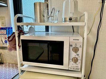 電子レンジ、湯沸かしケトル、ワインクーラー、アイスペール - 矢場町パーティ608 広いキッチン付き矢場町パーティ608の設備の写真