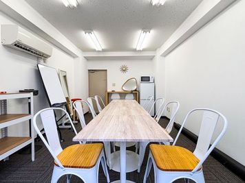 【Good Space会議室 山友旭ビル】 山友旭Room B｜Wi-Fi・プロジェクター・ソファ[39]の室内の写真