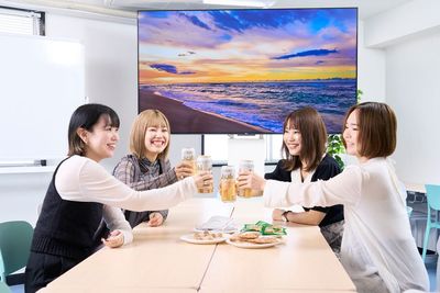 皆との交流の場に！女子会、おしゃべり会としても！ - レンタルスペース「M's」稲毛 稲毛駅前の多目的レンタルスペース「M's」ですの室内の写真