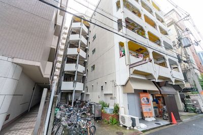 建物左の階段からお上がりください - シュシュ天満パーティ🎂女子会💕ママ会✨デート❤️ シュシュTM 誕生日会✨推し活✨【1~7名様専用】の室内の写真