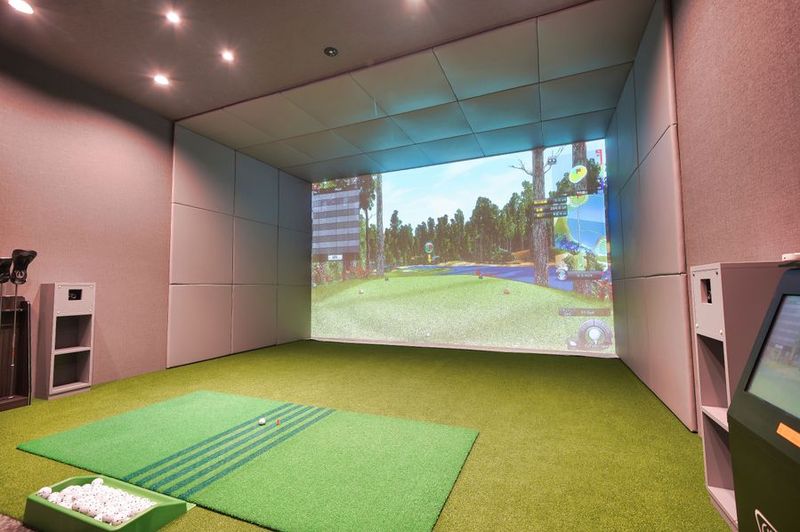 完全個室でシュミレーションゴルフをお楽しみいただけます。 - GOLFNEXT24 有賀園ゴルフ西東京店 Dルーム　※レフティ様優先の室内の写真