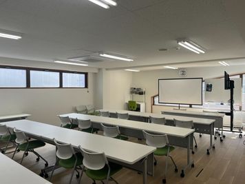 東武スカイツリーライン独協大学前駅から徒歩１分！最大20名まで利用可能な貸会議室。Wi-Fi環境あり！ - 株式会社きたむら　会議室