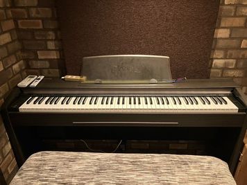 電子ピアノは無料です。ご自由にお使いください。 - Sounds good 音楽スタジオ（ドラム・PA有）の室内の写真