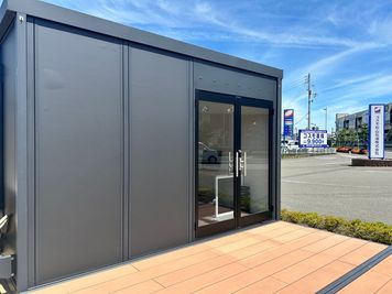 お部屋の外観はこちらです！※始めに別棟の受付までお越しください - U-SPACE 松山店 Living1の外観の写真