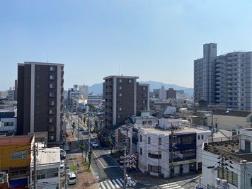 JR福山駅東口より徒歩8分！開放的な屋上を写真撮影やヨガスタジオとしてご利用いただけます！ - 村上ビル