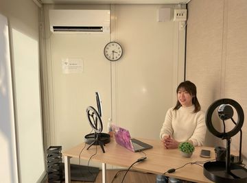 【利用事例の紹介】
撮影機材などご持参いただき、動画撮影の用途でご利用いただきました！
※写真はイメージです。 レイアウトなど実際と異なる場合があります。
 - U-SPACE　春日部西金野井店 Workのその他の写真