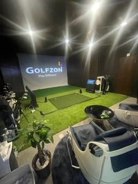 【最新のGOLFZONシュミレーターでスキルアップ♪】 - CLUBHOUSE 72 × GOLFZON 大型プロジェクター完備◎インドアゴルフ機器◎誕生日会や上映会も◎の設備の写真