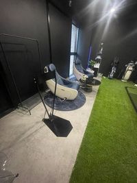 【マッサージチェアも完備☆完全貸切の優雅な時間をお過ごしください】 - CLUBHOUSE 72 × GOLFZON 大型プロジェクター完備◎インドアゴルフ機器◎誕生日会や上映会も◎の設備の写真