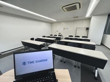 【司会台から一番後ろの席まで見渡せます】 - TIME SHARING 水天宮前 箱崎リージェントビル 5Aの室内の写真