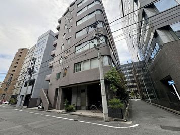 【ビル外観（箱崎川第二公園側）】 - TIME SHARING 水天宮前 箱崎リージェントビル 5Bの外観の写真