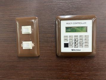 【5Dの部屋入口に電気のスイッチとロールカーテンのリモコンがございます。ALLと▼ボタンを押すことでロールカーテンを下せます。】 - TIME SHARING 水天宮前 箱崎リージェントビル 5Dのその他の写真