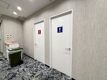 いいオフィス新宿大久保 4名会議室（Room B）の室内の写真