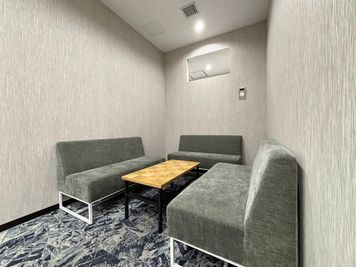 いいオフィス新宿大久保 撮影収録用スタジオ（Room F＋Room G）の室内の写真