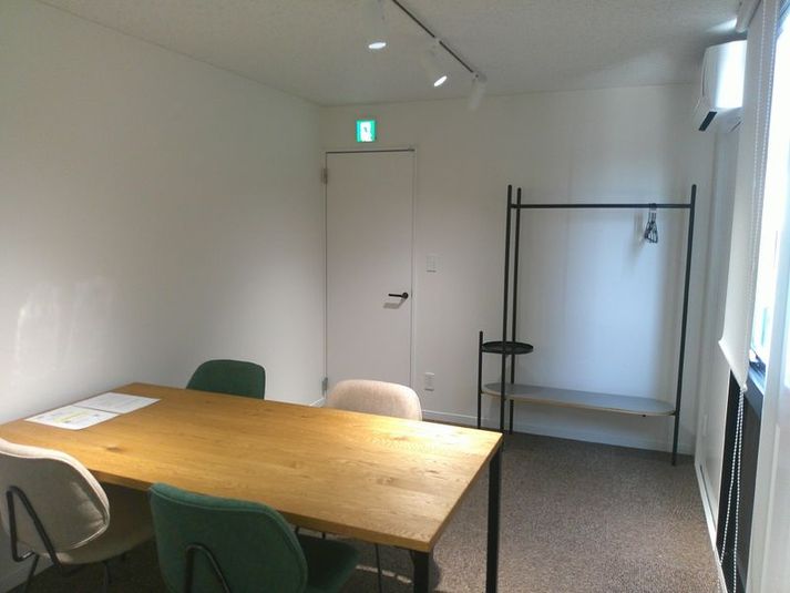 会議や打ち合わせにぴったりのオフィススペースです！
 - U-SPACE　 小田原店 Meeting2の室内の写真