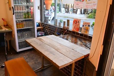 バハティ食堂(BAHATI KITCHEN) 沖縄料理の食堂の室内の写真