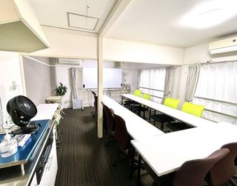 2部屋がつながった作りとなっております。 - 貸会議室アクア大宮東口  203号室の室内の写真