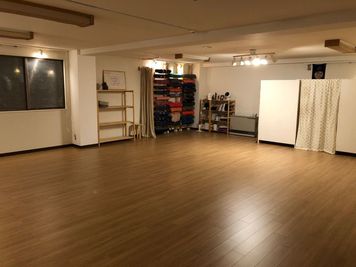 yoga studio SATTVA 、ルームAとルームB ヨガスタジオレンタルスペースの室内の写真