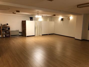 yoga studio SATTVA 、ルームAとルームB ヨガスタジオレンタルスペースの室内の写真