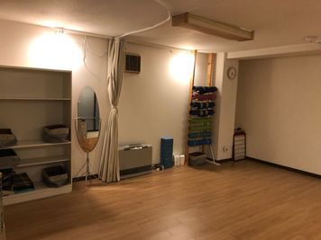 yoga studio SATTVA 、ルームAとルームB ヨガスタジオレンタルスペースRoomBの室内の写真