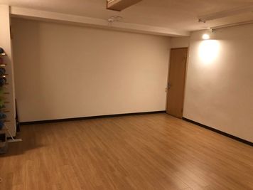 yoga studio SATTVA 、ルームAとルームB ヨガスタジオレンタルスペースRoomBの室内の写真