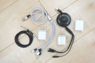 スマホ用充電ケーブル（USB-C／Lightning／micro-USB）もご利用いただけます。 - スタジオキビス江坂店 スタジオキビス江坂店丨ダンスができるレンタルスタジオの設備の写真