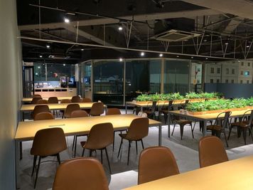 コワーキングスペース - BasisPoint 福岡店 10名会議室RoomA+Bの室内の写真