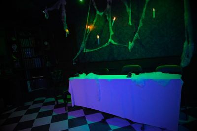 小道具の長机と吊り蝋燭、蜘蛛の巣を使用 - NIGHT PHANTASY STUDIO 1F Dance Floorの設備の写真