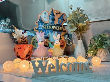 ハロウィン🎃の可愛い🩷キャラクター達が玄関でお待ちしております。 - ルーミー町田 町田駅で人気のレンタルスペース【町田駅5分】の室内の写真