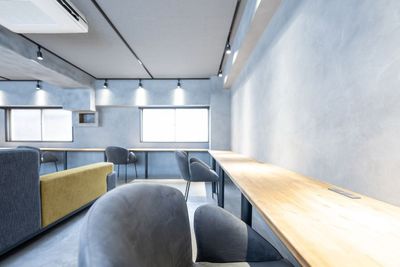 高級チェアで快適な仕事を - 24H Coworking Space 戸越銀座の室内の写真