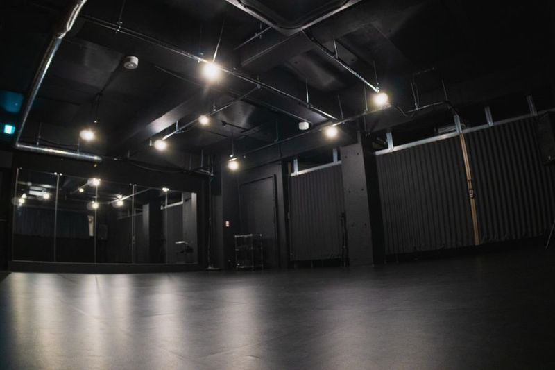 黒くて無骨!!クールなスタジオ!! - DANCESTUDIO STARSPACEの室内の写真