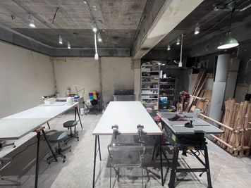 DIY Atelier : UNDERGROUNDの室内の写真