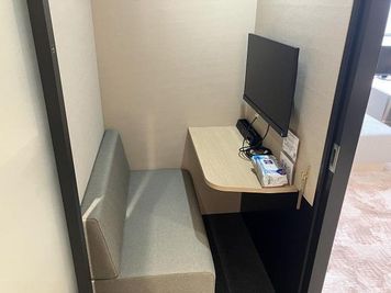 【渋谷駅直結】SoloTime渋谷 ROOM SK16/高防音性完全個室/ Wi-Fi・電源・モニター完備/ドリンク・お菓子有 - SoloTime 渋谷