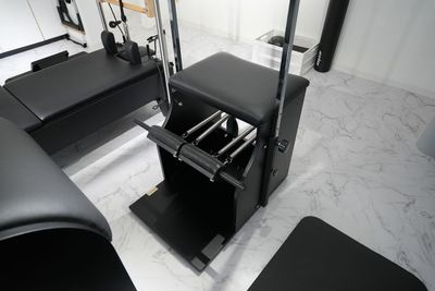 チェア - Pilates Studio Lui 初台・幡ヶ谷店  ★オープニング記念プラン★ ピラティスマシンレンタルスタジオの設備の写真